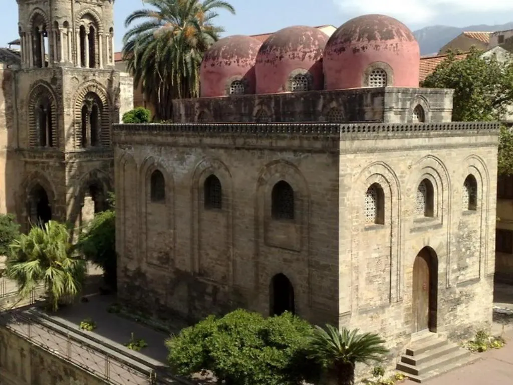 Dagnino House - Luxury Apartment In The Center Of Palermo Italy